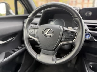 Lexus UX – thumbnail 14