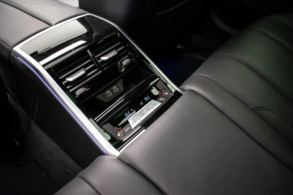 BMW 8 Serie – foto 17