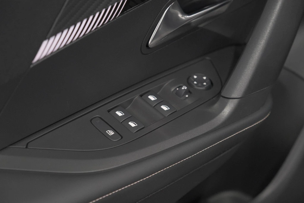 Peugeot e-2008 – foto 36