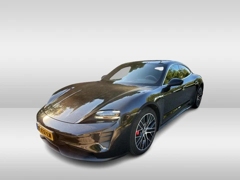 Porsche Taycan 4S Performance 84 kWh / Panoramadak / 360Camera / Head-up / Achterasbesturing / Passenger Display / Luchtvering / 20'' / Keyless / Sportdesign+Chrono / Ventilatie+Massage / Bose / Dodehoek / DAB / Cruise Control