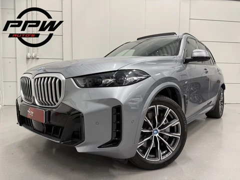 BMW X5 xDrive50e M-Sport SKYSCRAPER/PANO-SKY LOUNGE/TREKHAAK/MERINO LEER COMFORT/LUCHTVERING/H&K/20"M-SPORT/KEYLESS/CAMERA/SHADOW-LINE/NET OH BEURT GEHAD BIJ BMW DEALER/ABSOLUTE NIEUWSTAAT/BTW-AUTO