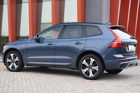 Volvo XC60 T6 Recharge AWD Plus Dark | Longe Range | Stoelverwarming | Leder | Panoramadak | Parkeercamera | Keyless