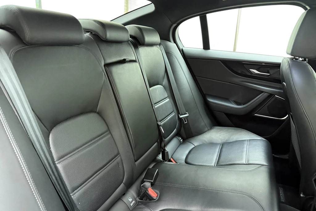Jaguar XE – foto 16