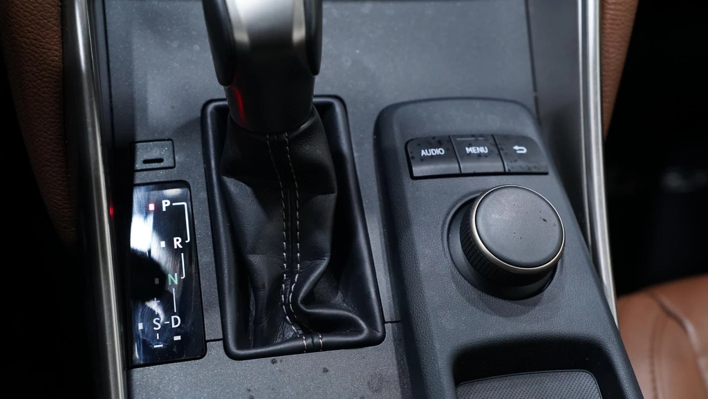 Lexus IS – foto 30