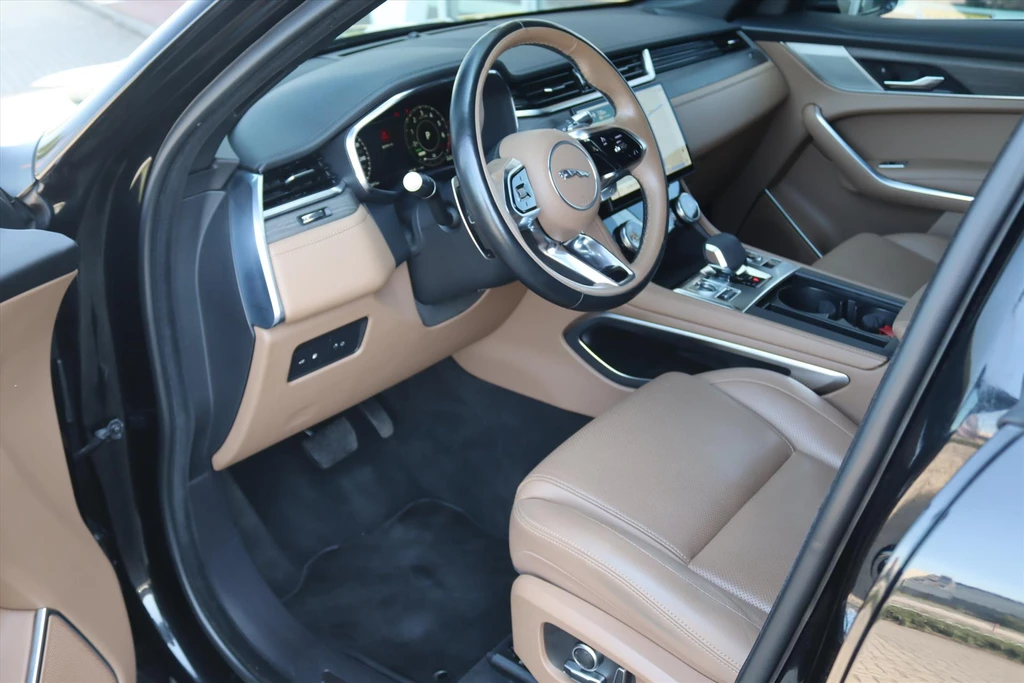 Jaguar F-PACE – foto 12