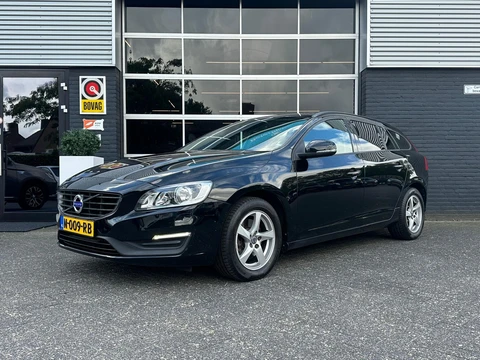 Volvo V60 2.0 T3 Kinetic, Airco, Bluetooth, Cruise, Trekhaak, Radio, Stuur/ Stoelverwarming