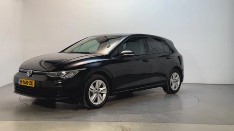 Volkswagen Golf 1.0 eTSI DSG Life Sfeerverlichting Virtual Cockpit Navigatie Parkeersensoren