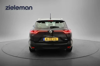 Renault Megane E-Tech – thumbnail 4