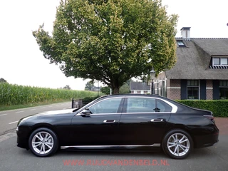 BMW i7 – thumbnail 2