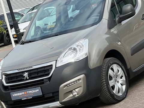 Peugeot Partner Tepee 1.2 PureTech 110pk Outdoor - Nocciola metallic - Nav/Clima/Cruise