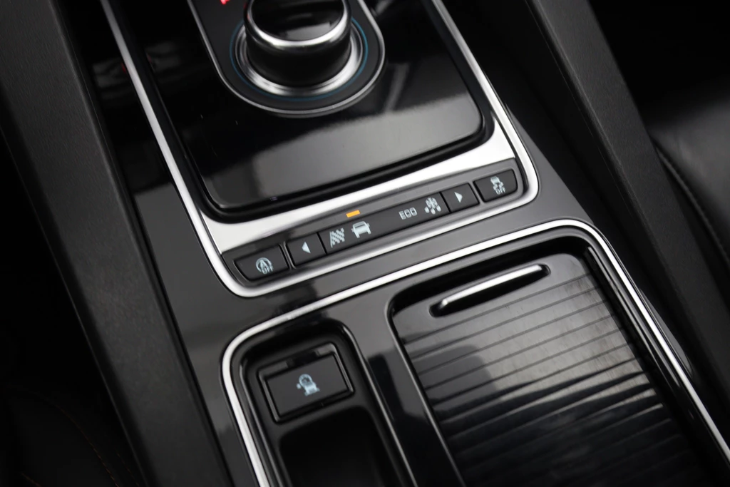 Jaguar F-PACE – foto 11