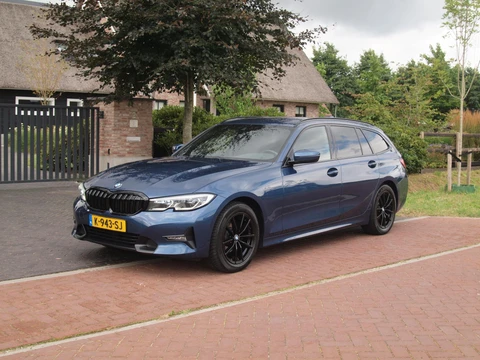 BMW 3-serie Touring 318i High Executive | Camera | Sfeerverlichting | Apple Carplay | LED-Laser | NL-Auto |