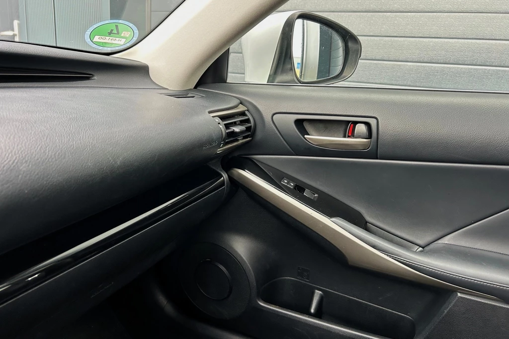 Lexus IS – foto 21
