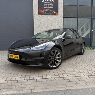 Tesla Model 3 – thumbnail 1