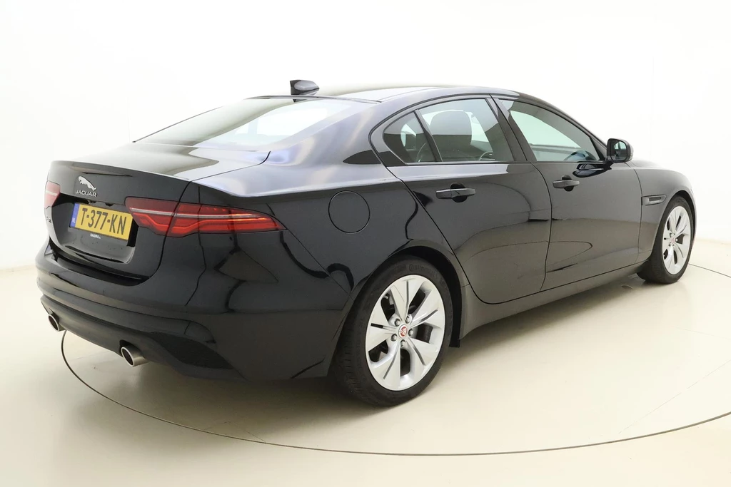 Jaguar XE – foto 7