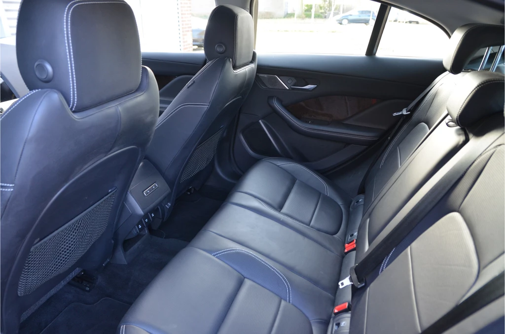 Jaguar I-PACE – foto 12