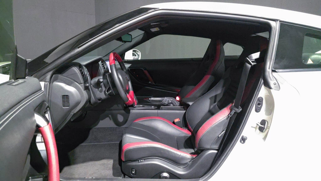 Nissan GT-R – foto 8