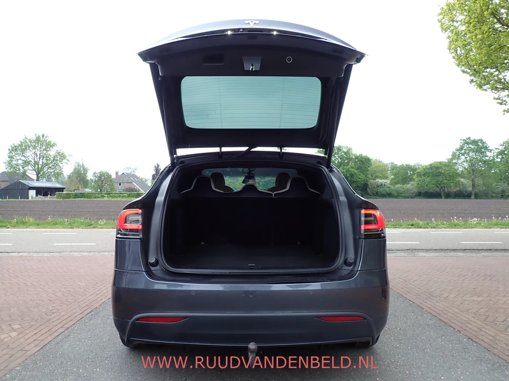 Tesla Model X – foto 32