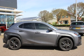 Lexus UX – thumbnail 5