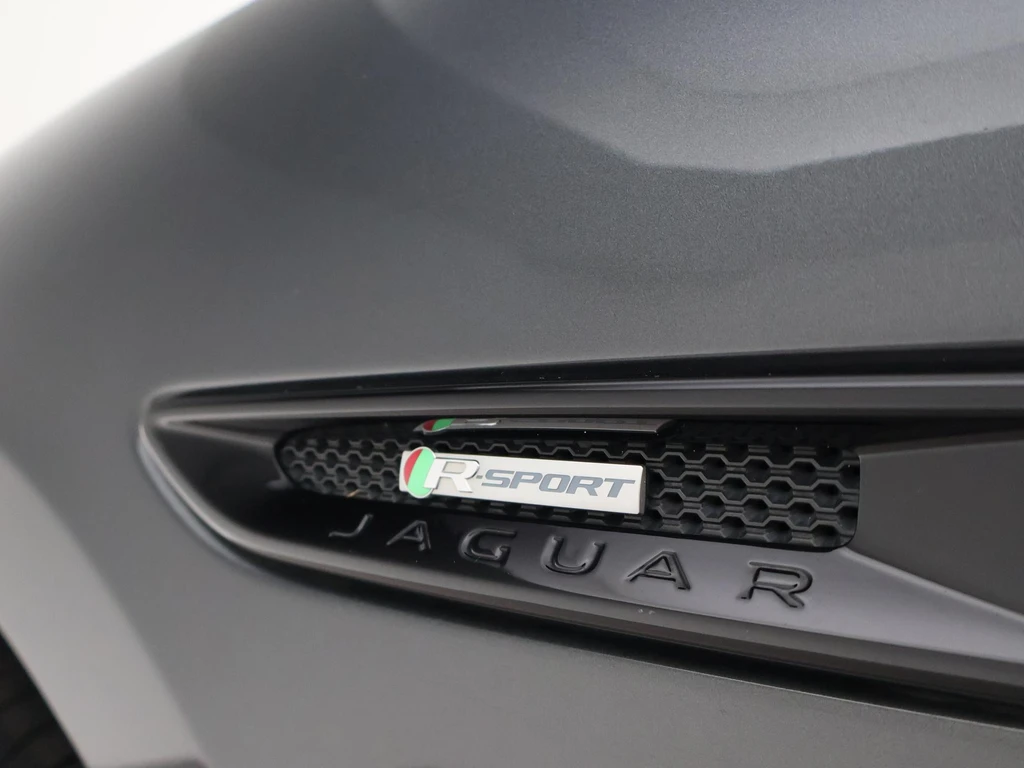 Jaguar F-PACE – foto 17