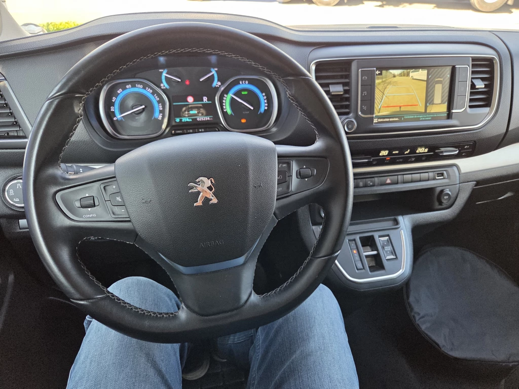 Peugeot e-Traveller – foto 26
