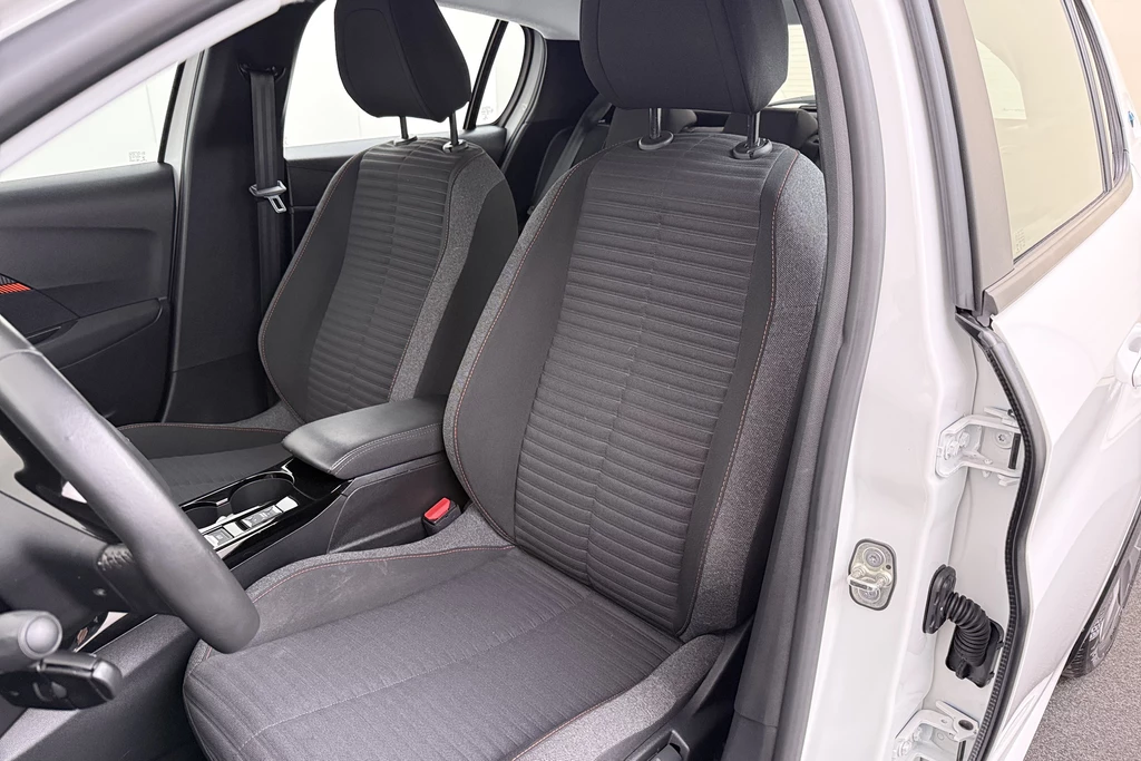 Peugeot e-208 – foto 9