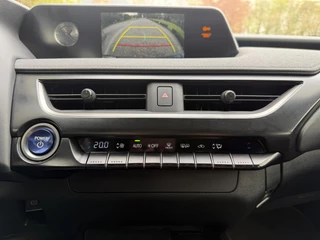 Lexus UX – thumbnail 19