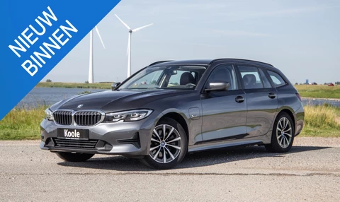 BMW 3-serie Touring 320e LED / DEALER ONDERHOUDEN / STOELVERWARMING / CAMERA / CARPLAY