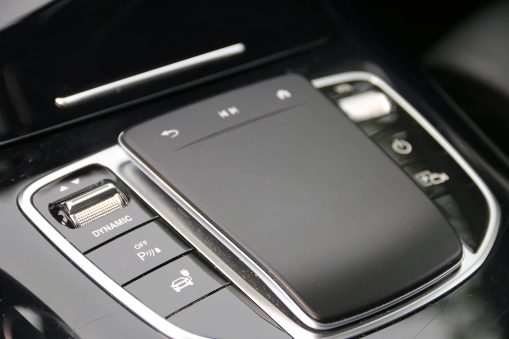 Mercedes-Benz EQC – foto 14