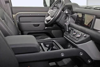 Land Rover Defender – thumbnail 7