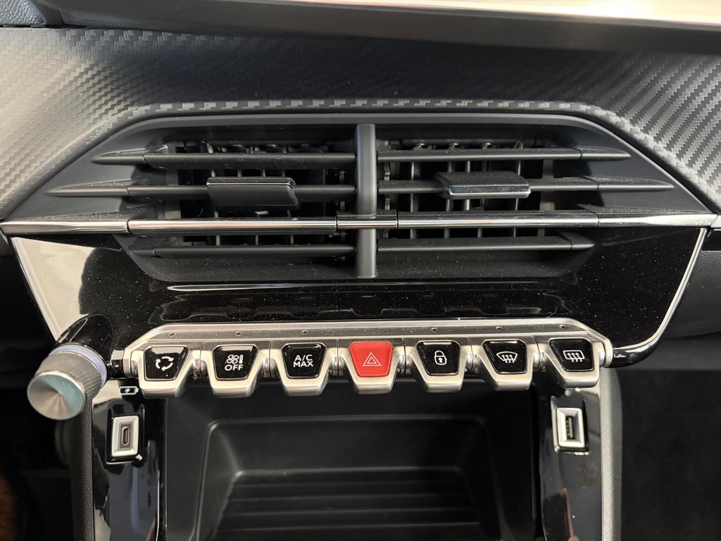Peugeot 208 – foto 18