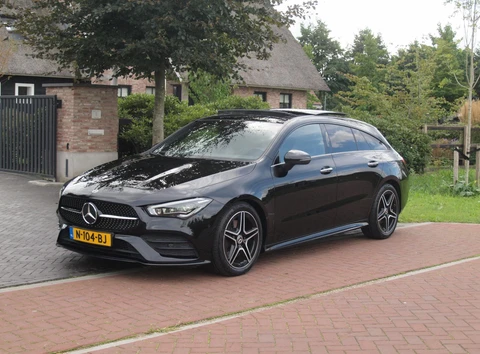 Mercedes-Benz CLA-klasse Shooting Brake 200 Business Solution AMG | Panoramadak | Camera | Sfeerverlichting | Apple Carplay | Burmester |