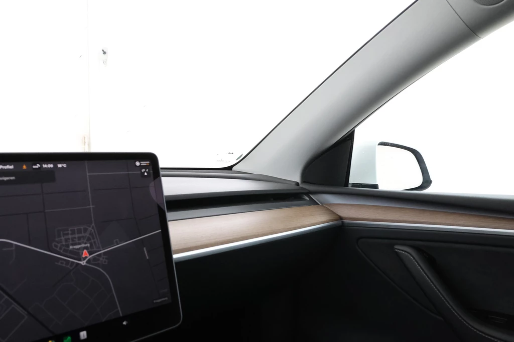Tesla Model Y – foto 31