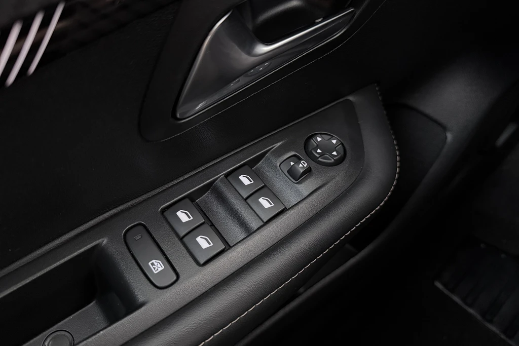 Peugeot 208 – foto 16