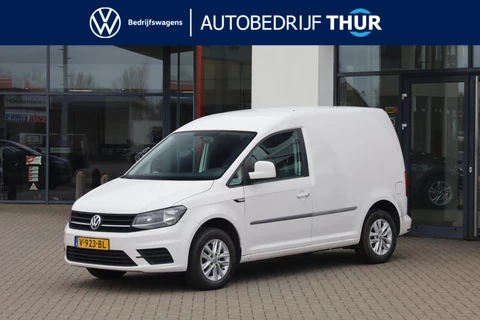 Volkswagen Caddy 2.0 TDI L1H1 BMT Highline 102PK / 75kW, Navigatie, bumpers in kleur, dichte scheidingswand met ruit, betonplex laad vloer, zijwand bekleding, trekhaak, NL auto dealer onderhouden