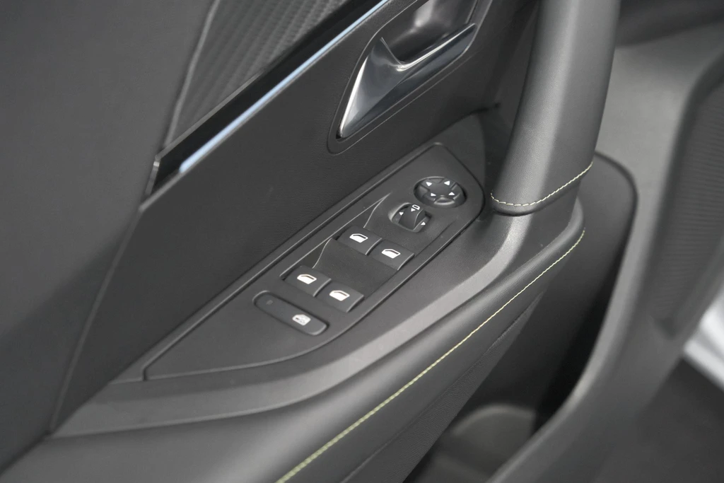 Peugeot e-2008 – foto 39