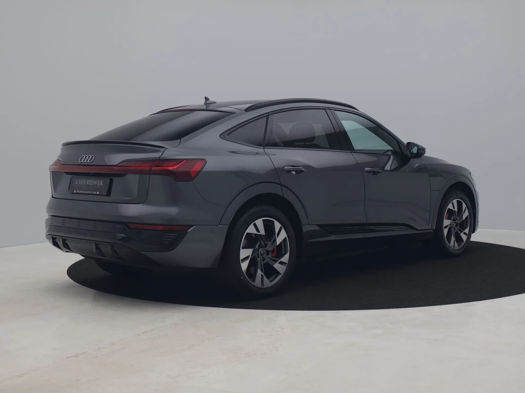 Audi Q8 Sportback e-tron – foto 4