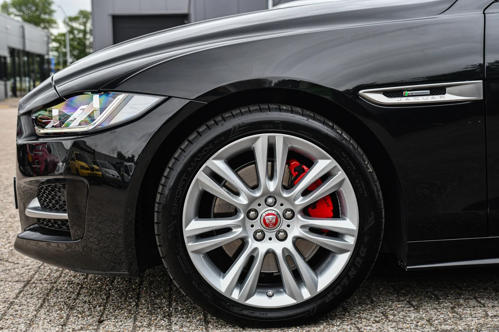 Jaguar XE – foto 12