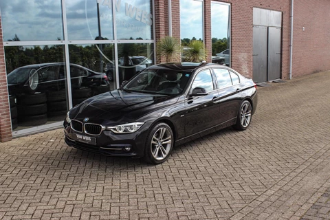 BMW 3-serie 320i Edition Sport Line Shadow Executive | 2e eigenaar | NL auto | Cruise control | Apple Carplay | Climate control | Sportstuur | Navigatie | Bluetooth | Sportstoelen | LED