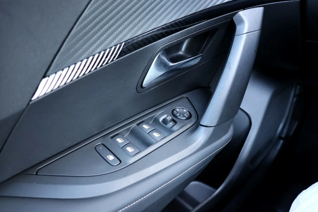 Peugeot e-2008 – foto 24