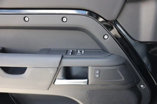 Land Rover Defender – thumbnail 12
