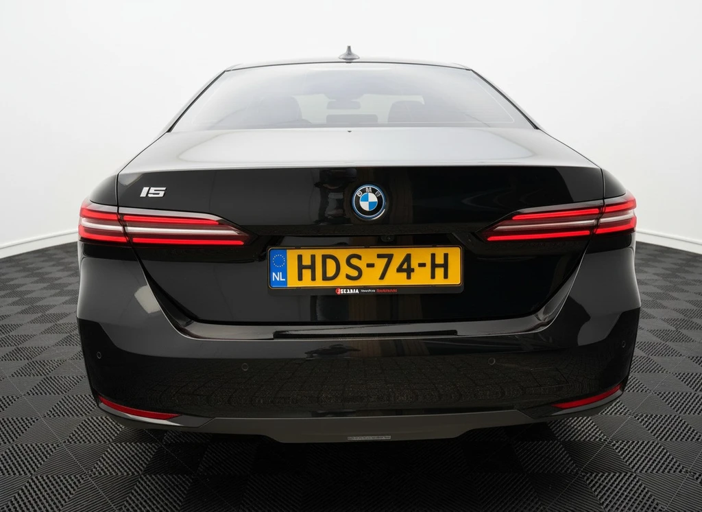 BMW i5 – foto 6
