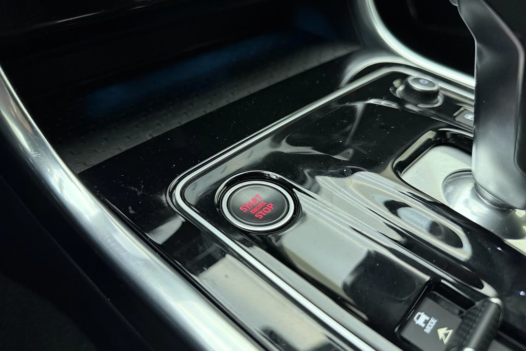 Jaguar XE – foto 35
