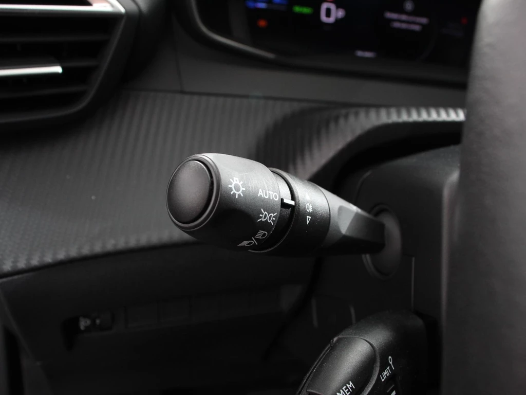 Peugeot e-2008 – foto 18