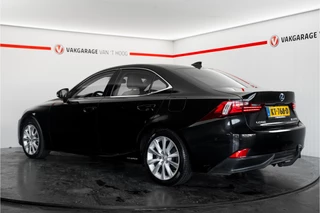 Lexus IS – thumbnail 3