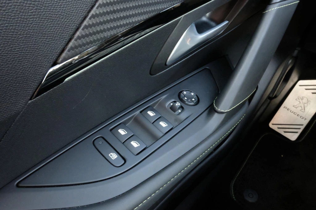 Peugeot e-208 – foto 13