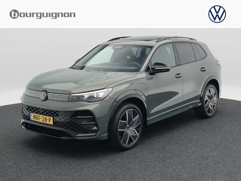 Volkswagen Tiguan 1.5 eHybrid R-Line | Trekhaak | Panoramadak | Black Style | Head-Up Display |