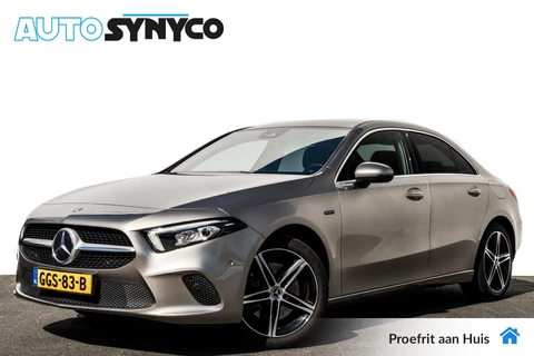 Mercedes-Benz A-Klasse 250 e Plug-in Premium | SOH 96.6 % | Panoramadak | LED | 18 inch LMV | Sfeerverlichting | PDC