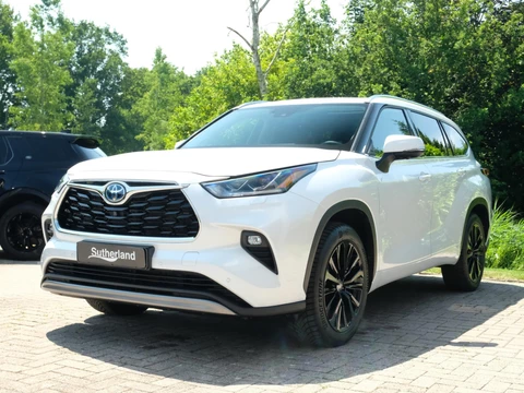 Toyota Highlander 2.5 AWD Hybrid Premium 247 PK | 7 Persoons | Panoramadak | 360 graden camera | JBL audio | Head up Display | Stoelverwarming | Achterbank verwarmd | 2 Sets wielen