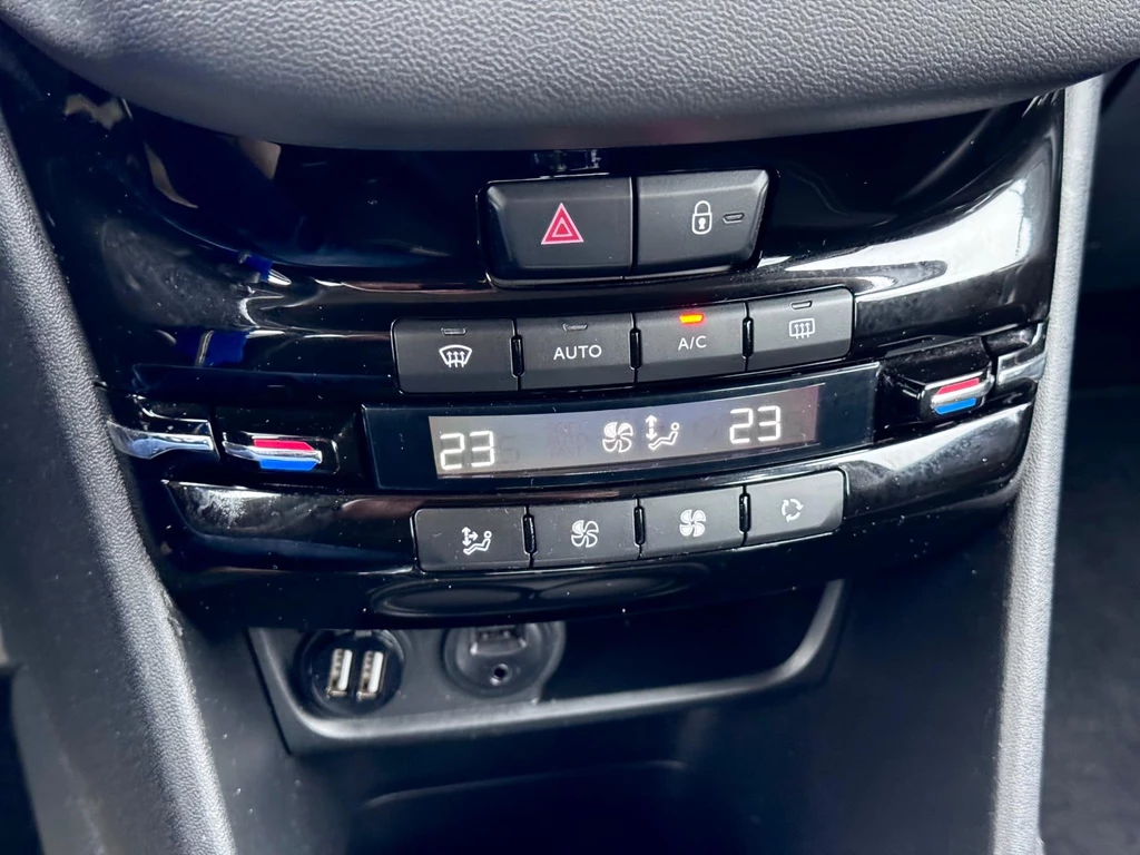 Peugeot 208 – foto 13